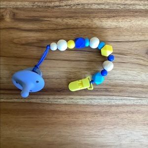 Silicone Clip with Bib